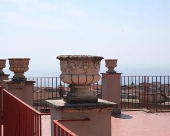 Bed & Breakfast Terrazze Bella Epoque - Acireale - Balcón