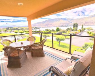 Top-Floor Newly Remodeled 2-Bed Condo W/ Lake View & Access, Hot Tub & 5 Pools - Chelan - Balkon