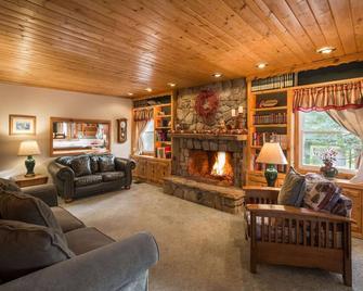 Ponderosa Lodge - Lodge | 11 Beds | Three Bathrooms | Sleeps 15 - Twin Peaks