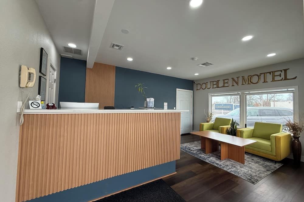 Double N Motel - Ponca City - Front desk