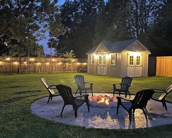 Cottage at the lake,Long Point Bay. Campfires, Beaches, trails and Wineries - Long Point - Patio