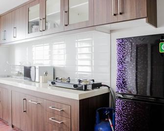 Modern & Gorgeous 2BR Apartment at Newton Residence - Bandung - Kitchen