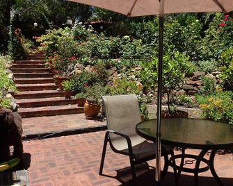 The Gums, Garden Apartment. - Scarborough - Patio