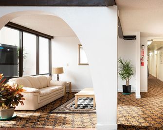 جرانادا إن - سانتا كلارا - غرفة معيشة