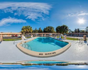 Econo Lodge Crystal River - Crystal River - Pool