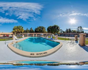 Econo Lodge Crystal River - Crystal River - Pool