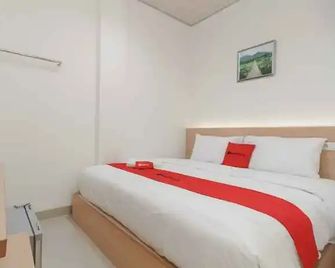 RedDoorz near Puskesmas Sei Jang Tanjung Pinang - Tanjung Pinang