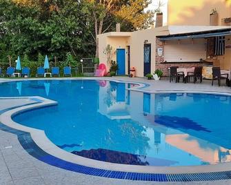 Panorama Apts Cfu - Roda - Zwembad