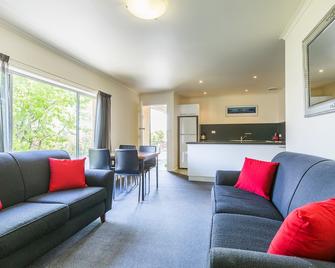 Graham Apartments - New Town - Living room