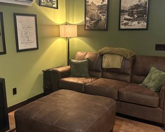 New secluded Cabin in Wisconsin Dells - Wisconsin Dells - Lounge