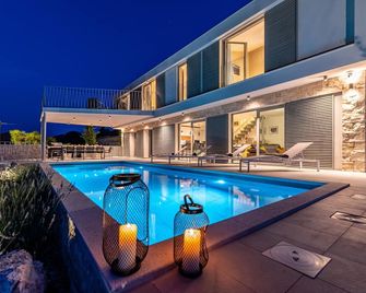 Villa Mezano - Žman - Pool