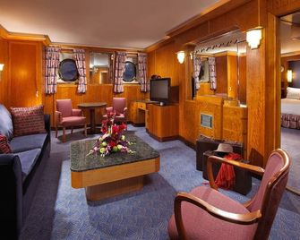 Time-Traveler’s Delight! Family-friendly Unit Near Promenade, Long Beach - لونغ بيتش - ردهة