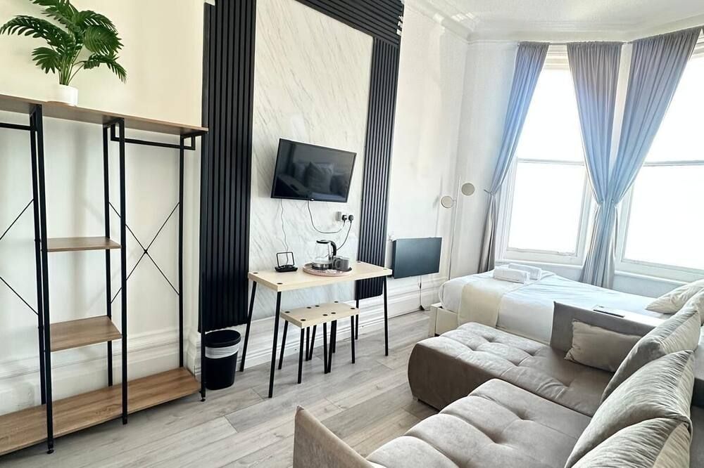 OYO Marine Parade Hotel, Eastbourne Pier - איסטבורן - סלון