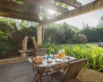 minivilla lilas indépendante à Calvi avec jardin et piscine jardin et bbq - Calvi - Patio