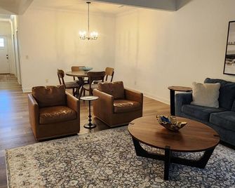 Welcoming 2-bedroom townhome in Ringgold Georgia - Ringgold - Huiskamer