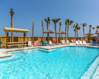 Gulf-view townhouse with beach access, big kitchen, & seating for everyone - Corpus Christi - Pool