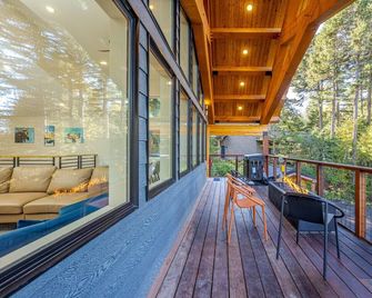 3 King Suites Near Alyeska | Sauna & Mountain Views - Girdwood - Balcón