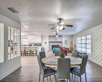 Spacious Family Home w/ Backyard in Gainesville! - Gainesville - Dining room
