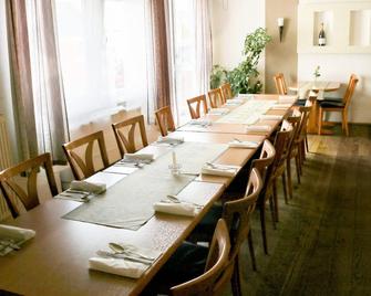Double room with shower/WC - Hotel Weber am Markt - Kirchberg - Ресторан