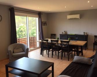 apartment in the heart of nature - La Celle - Sala de estar