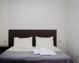 Rush Hotel - Atıraw