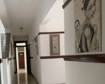 Khaya Mnandi Leisure Suites - Преторія - Коридор