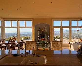 Amazing Hillside Retreat 6 Bedrooms, 7.5 Baths - San Jose - Restaurante