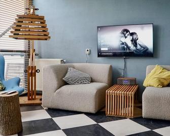 Awesome home in Stavoren with WiFi - Stavoren - Living room