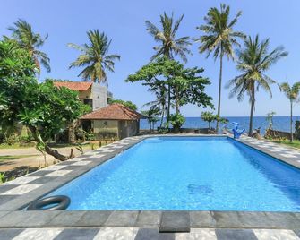 Hotel Tara Bar & Resto Air Sanih - Buleleng - Pool