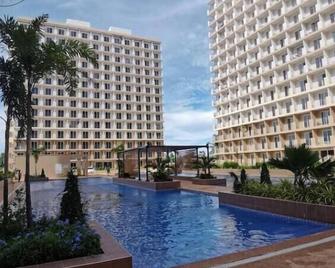 Affordable Condo w/ Pool, Shower Heater & Wi-Fi - Lapu-Lapu City - Uima-allas