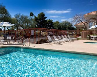 Country Inn & Suites by Radisson, Phoenix Airport - Phoenix - Uima-allas