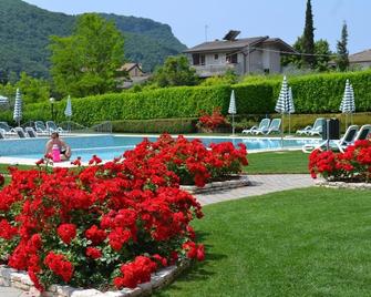 Residence Corte Delle Rose - Garda - Pool
