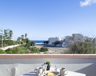 Case ad Oriente - Residence Tre Palme - Torre Dell'Orso - Balcony