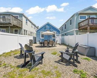 Comfy & Cozy - 3BR House - 1 Block to the Boardwalk - Point Pleasant Beach - Patio