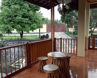 Villa Tebing Puncak Bogor - Bogor - Balcón