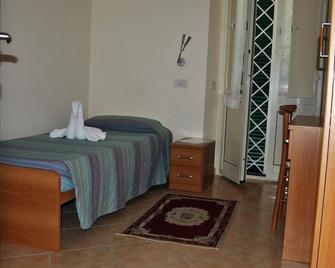 Casa Per Ferie Rosaz - Rome - Bedroom