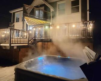 Entire Luxurious Waterfront Peninsula Co - Marmora