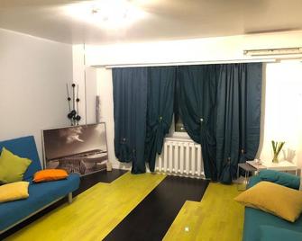 Green Apartment 6 - Bucharest - Living room