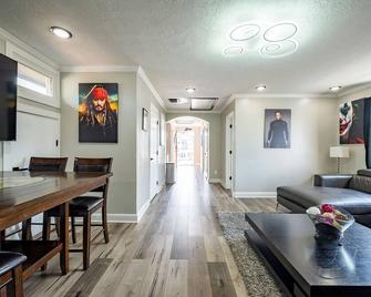 3br Home Sleeps 8 Downtown Med Ctr /Pet/Ev - Houston - Sala de estar