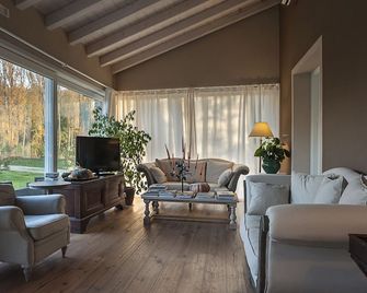 A Casa Di Delia B&B Charming House - Silea - Living room