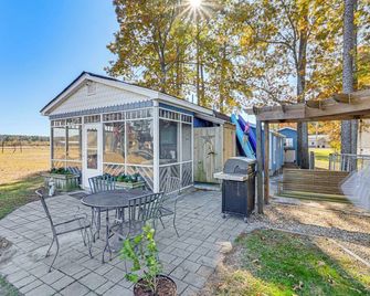 Boat Dock & Fire Pit: Waterfront Bath Getaway! - Bath - Patio