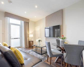 Craignish Apartments - Falkirk - Living room