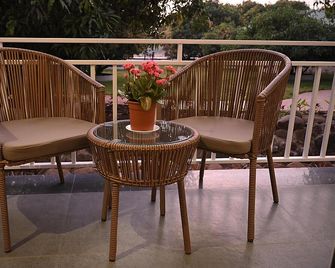 Mango Leaf Lake Resort - Pune - Balcón