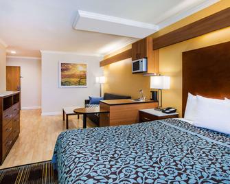 Days Inn & Suites by Wyndham Antioch - Antioch - Bedroom