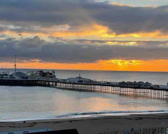 Seaview Regency Apartment With Private Parking - Brighton