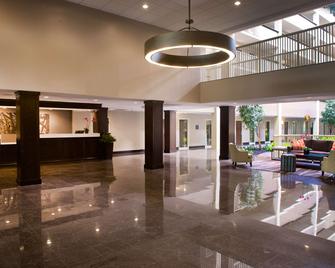 Embassy Suites by Hilton Philadelphia Airport - Philadelphie - Hall d’entrée