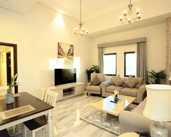 Marbella Luxury 2 bedrooms - Dubai - Living room
