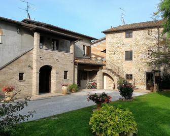 Agriturismo Podere Casenove, panoramic garden, swimming pool, quite - Citerna - Edificio