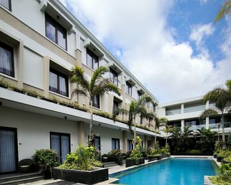 Illira Lite Praya Lombok - Mataram - Piscina