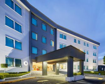 Fiesta Inn Express Perinorte - Izcalli - Edificio